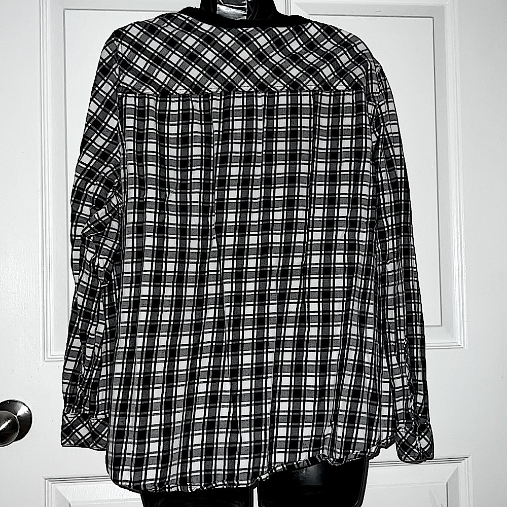 TORRID ๐ค COTTON BLACK/WHITE PLAID LONG SLEEVE LACE-UP BLOUSE TOP Size 1 (14/16) - Picture 5 of 13